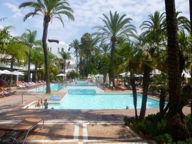 Apartment Urb. La Alcazaba, Puerto Banus / *
